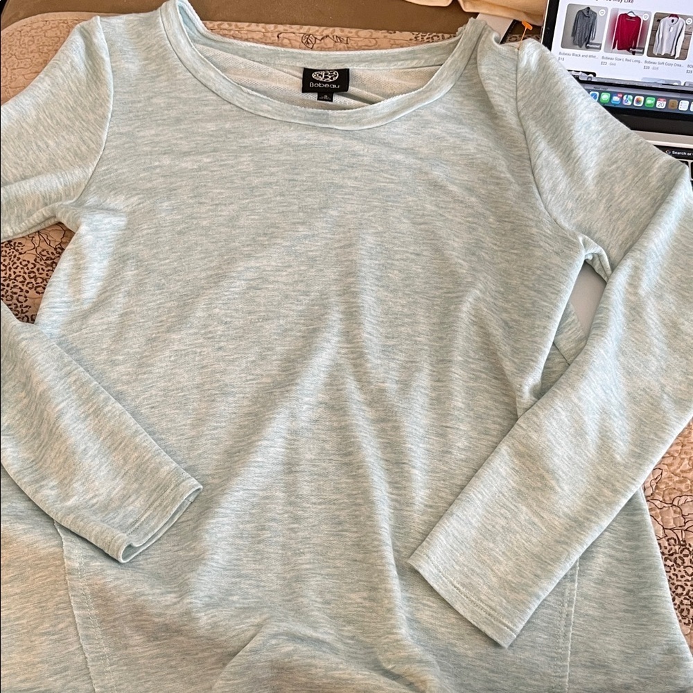 Bobeau Aqua Long Sleeved Lightweight Soft Cozy Sweater Size Small